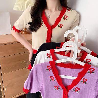 ÁO cardigan cổ V in hình trái tim