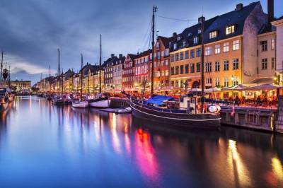 Tranh Dán Tường Bến Cảng Nyhavn Về Đêm