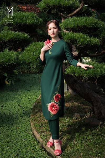 Bộ áo dài nữ kết cườm vân gỗ cách tân hoa hồng đỏ - Rêu